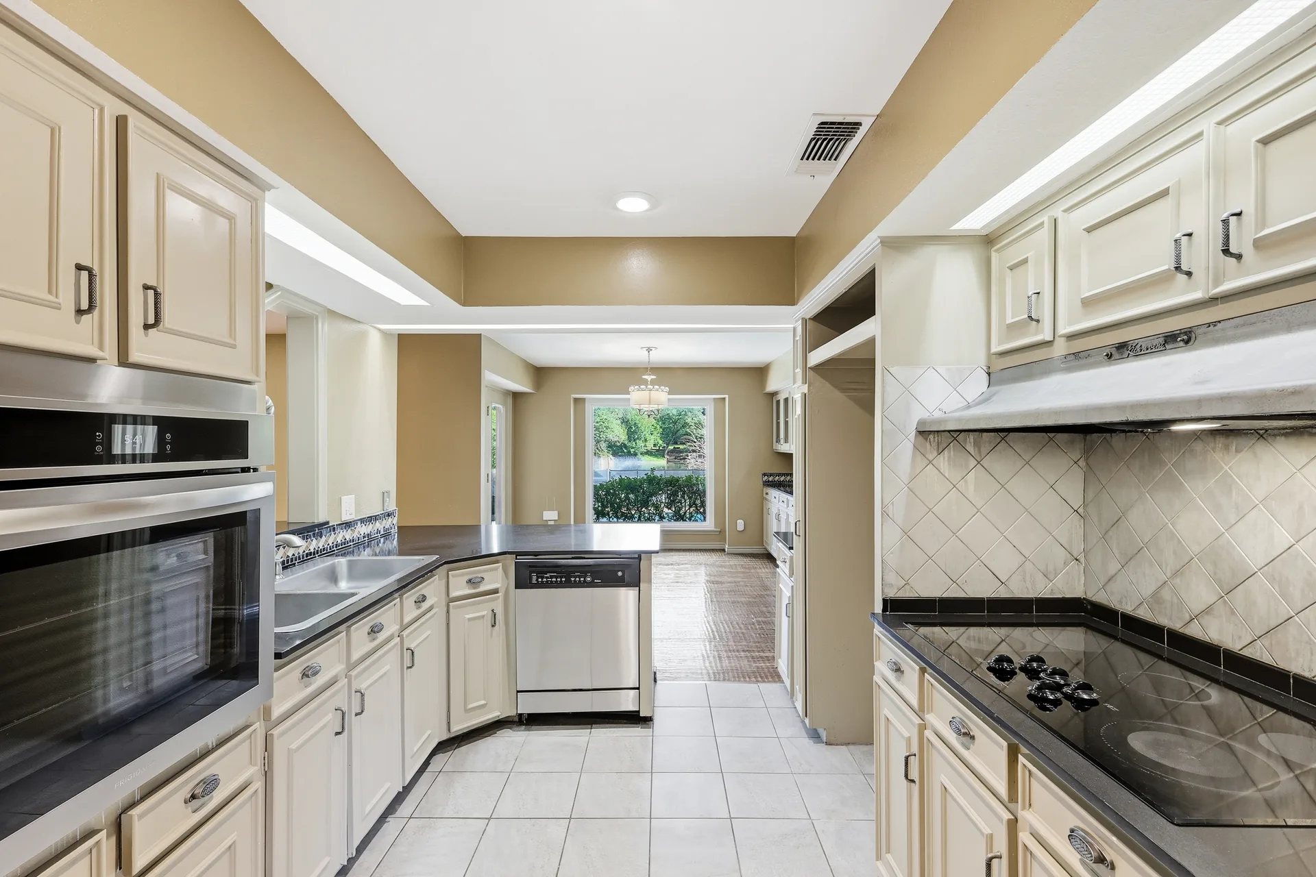610 S Manus Dr — photo 5