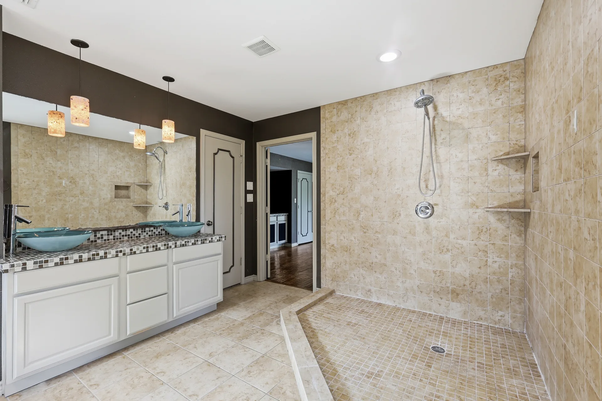 610 S Manus Dr — photo 8