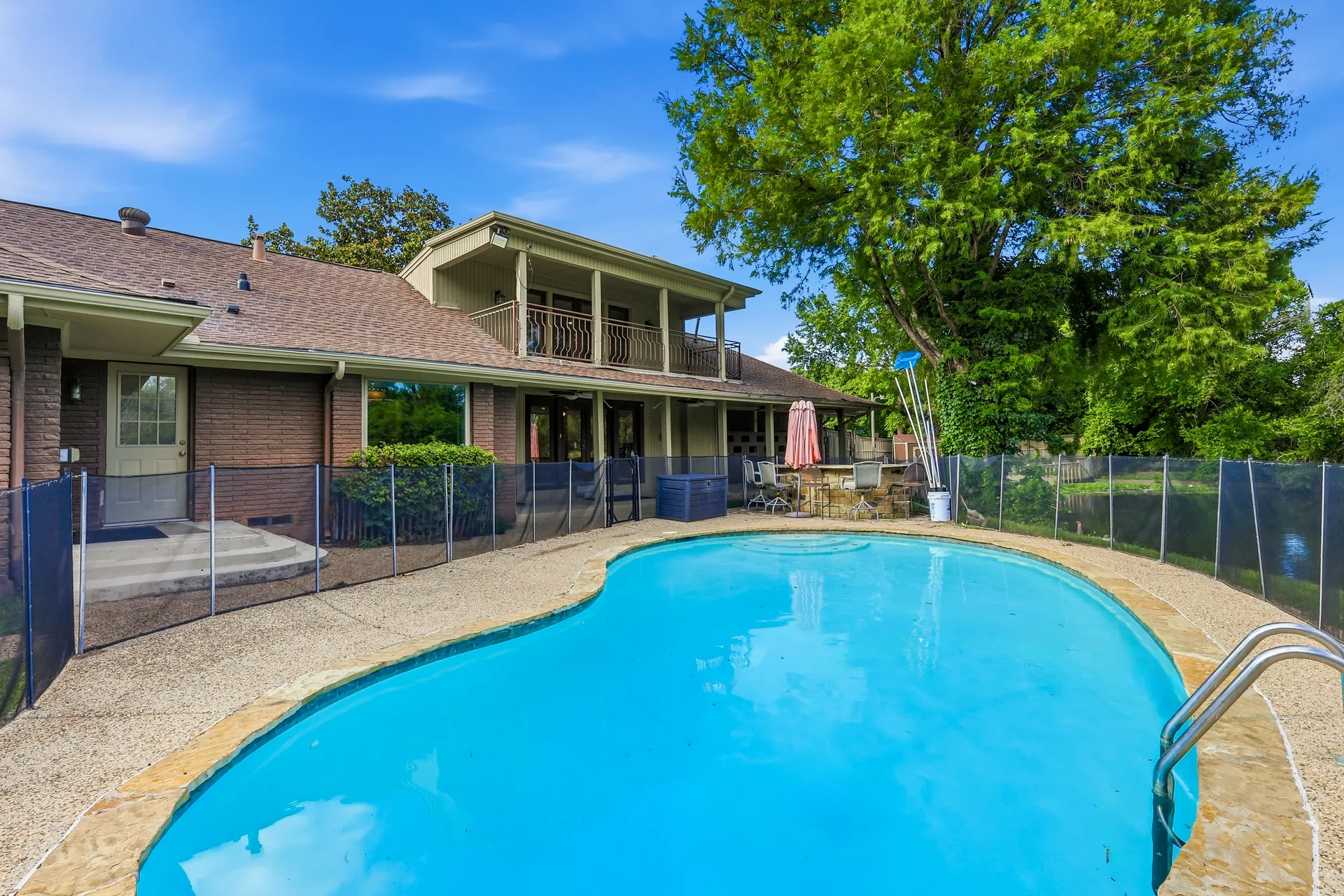 610 S Manus Dr — photo 2